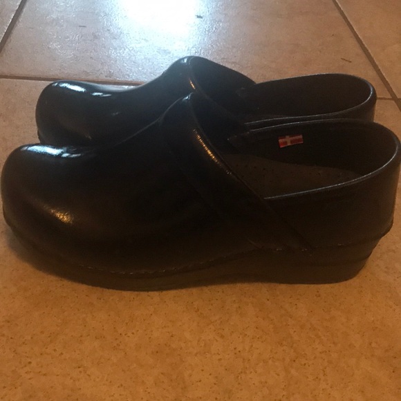 sanita patent leather clogs
